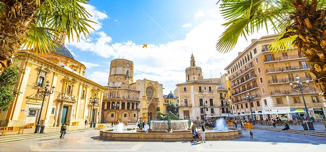 Plaza de la Virgen, València, Spain